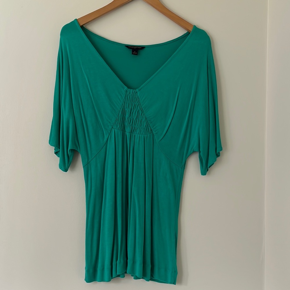 Banana Republic short sleeve v-neck top